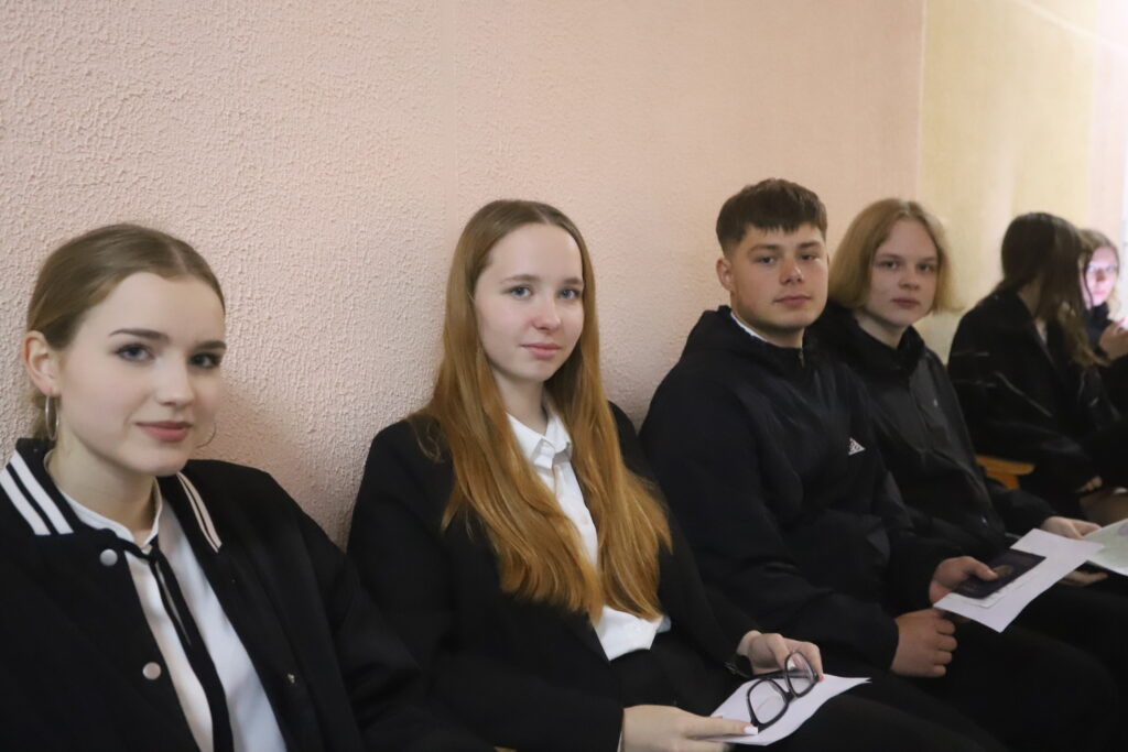 Сложно ли было сдавать ЦЭ, рассказали выпускники Минщины