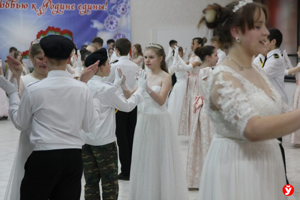 Фотофакт. Бал кадетов прошел в Солигорске