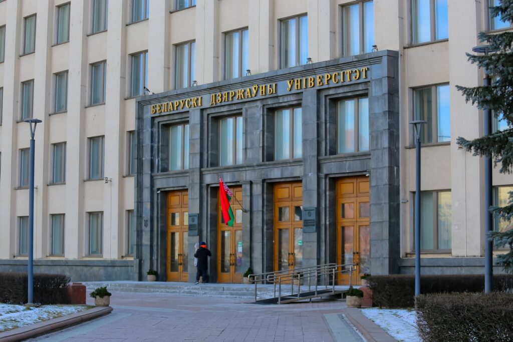 Беларусь готова принять больше студентов из Зимбабве — Лукашенко