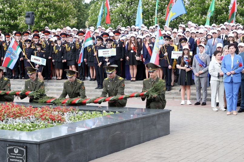Выпускники со всей Беларуси отпраздновали «Последний звонок» в Гомеле