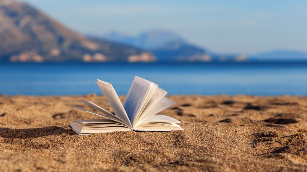 Ищем солнце и море на страницах. Топ 5 книг о лете