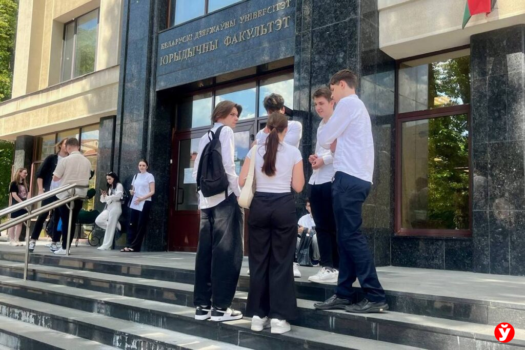 абитуриенты