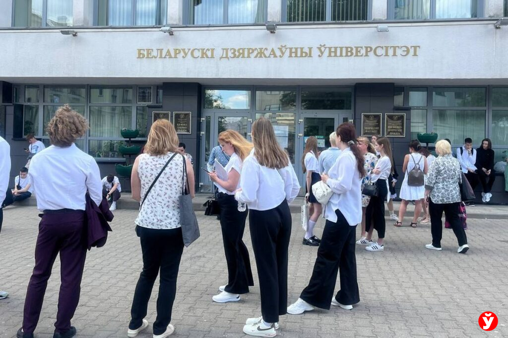 абитуриенты