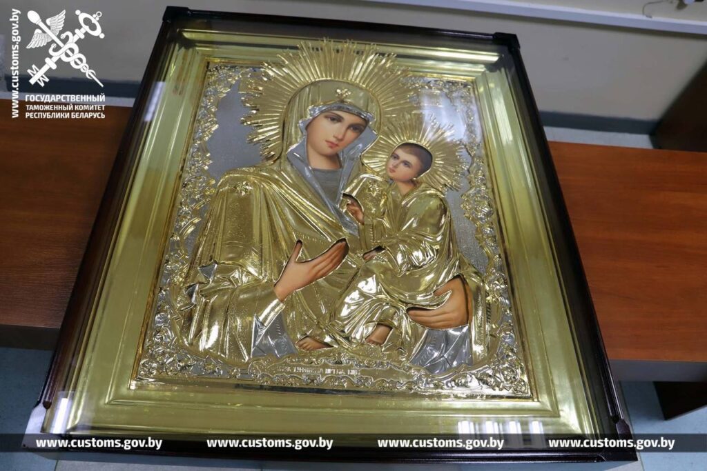 Картины и иконы пытались незаконно ввезти в Беларусь из Польши