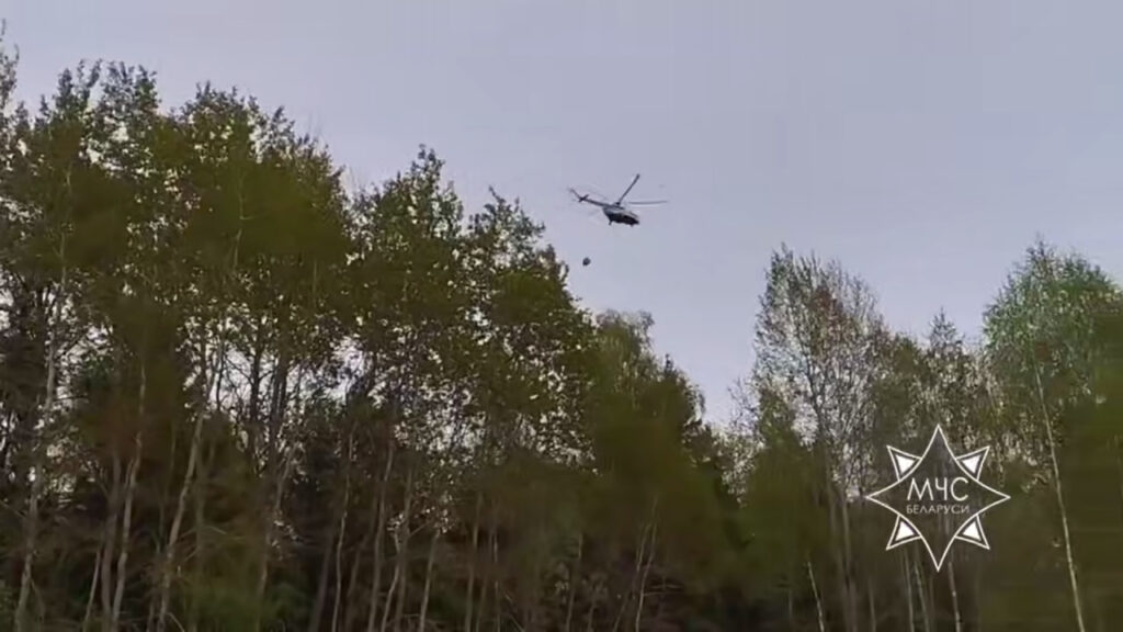 Три часа Ми-8 тушил лесной пожар в Гродненской области