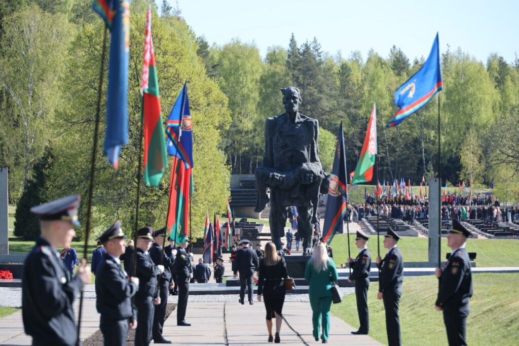 В Хатыни проходит митинг-реквием