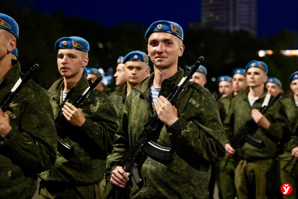 Ночная репетиция парада прошла в Минске. Показываем, как это было