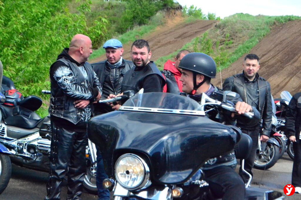 мотоциклисты