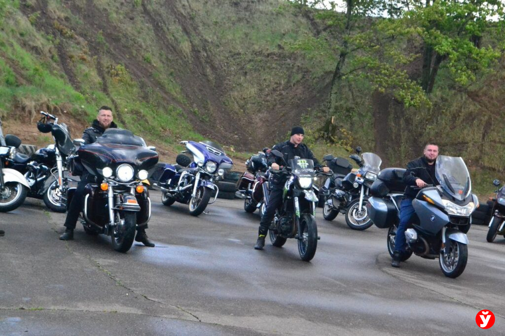 мотоциклисты