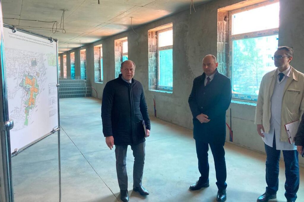 Кушнаренко проверил строительство нового хирургического корпуса МОКБ