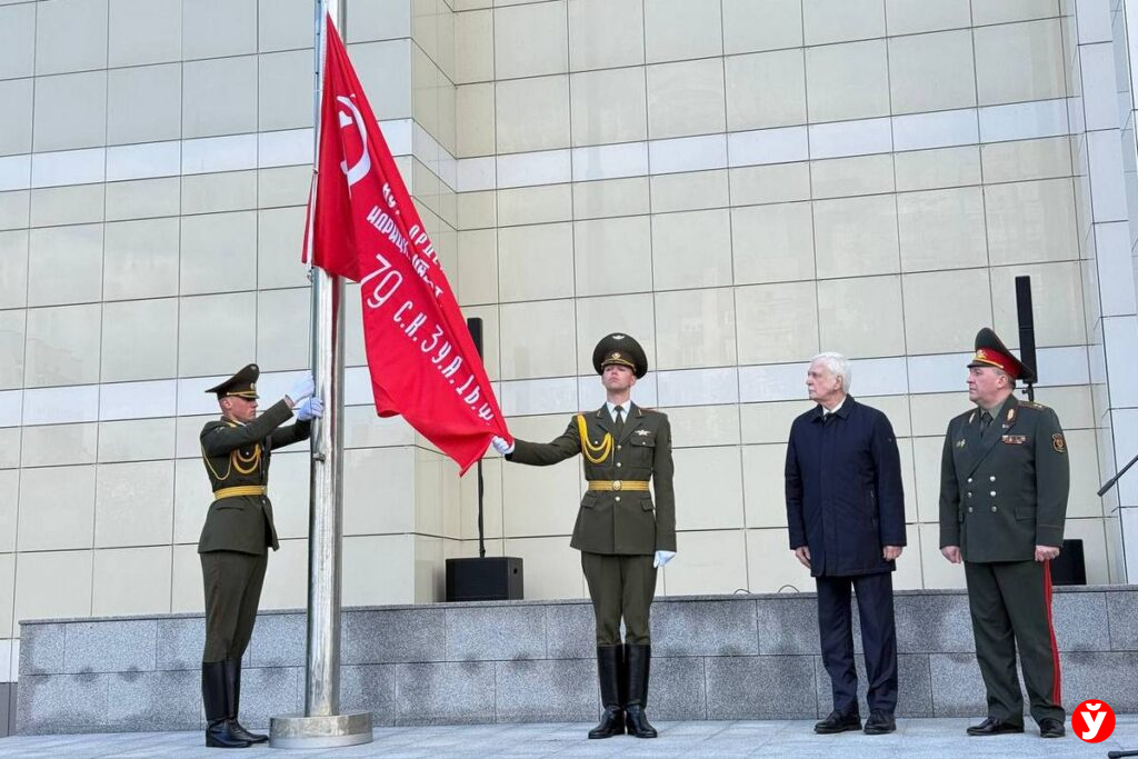 В Минске подняли Знамя Победы