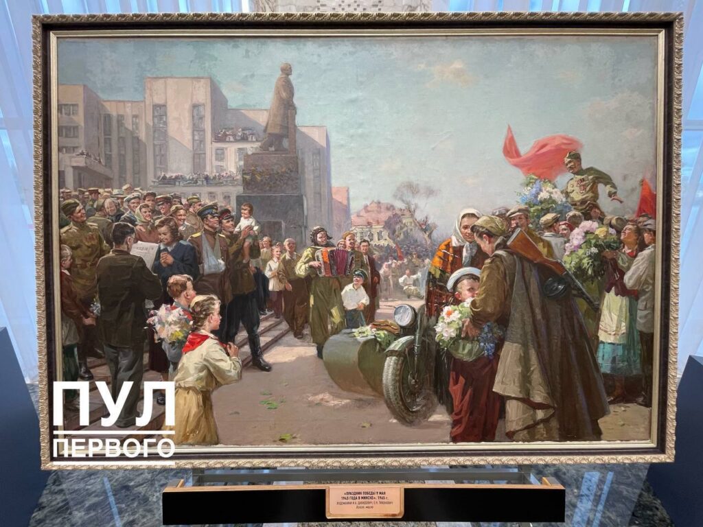 Фотофакт: экспозиция о Великой Победе украсила Дворец Независимости