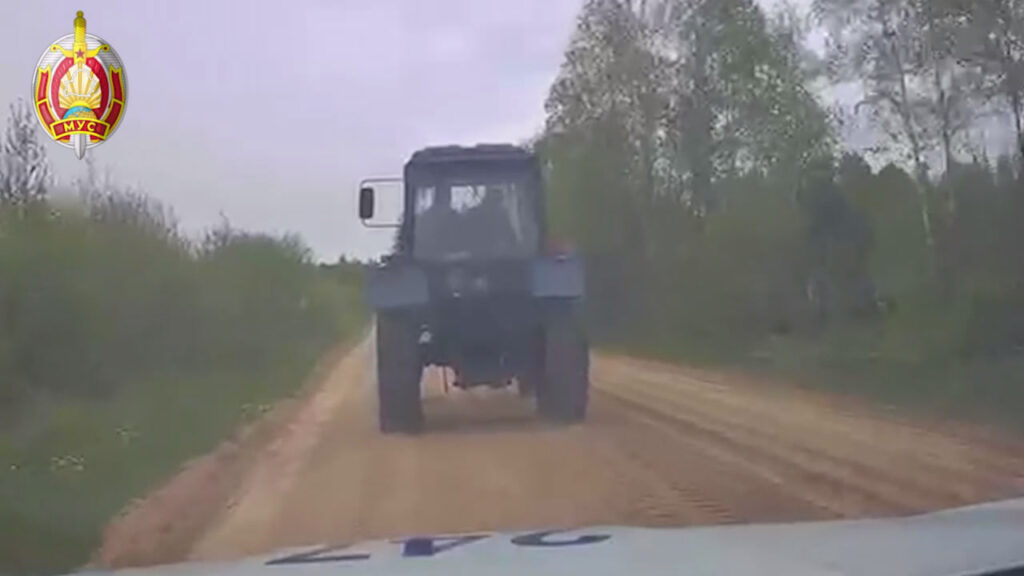 В Полоцком районе задержали пьяного тракториста-бесправника