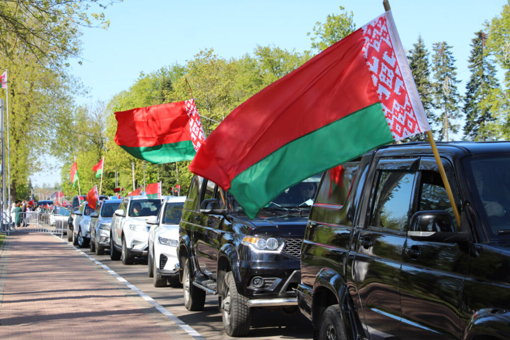 Дзержинск отметил День госсимволов автопробегом и торжеством на высшей точке страны