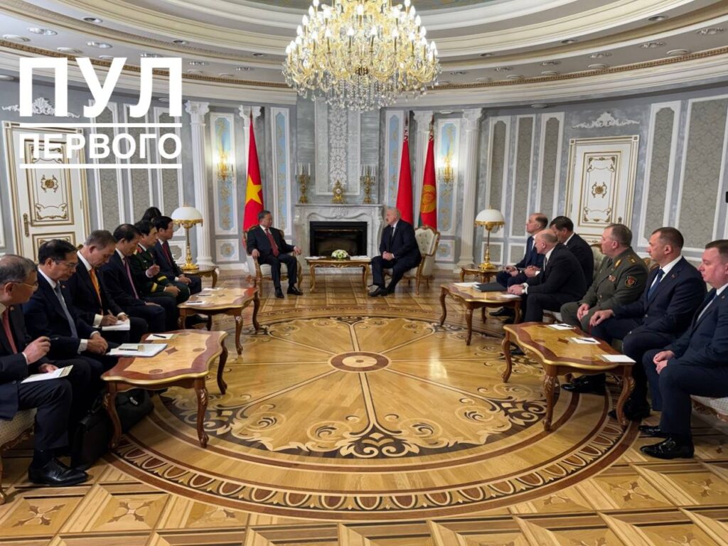 Беларусь предложила Вьетнаму создавать совместные производства техники