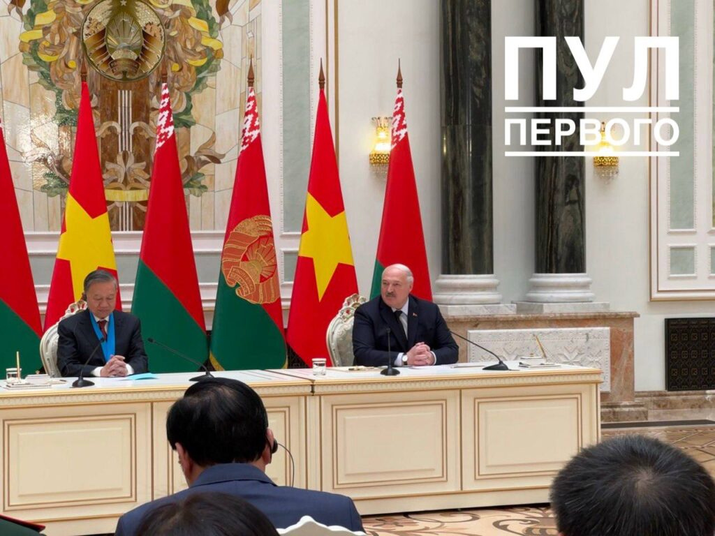 То Лам пригласил Лукашенко во Вьетнам