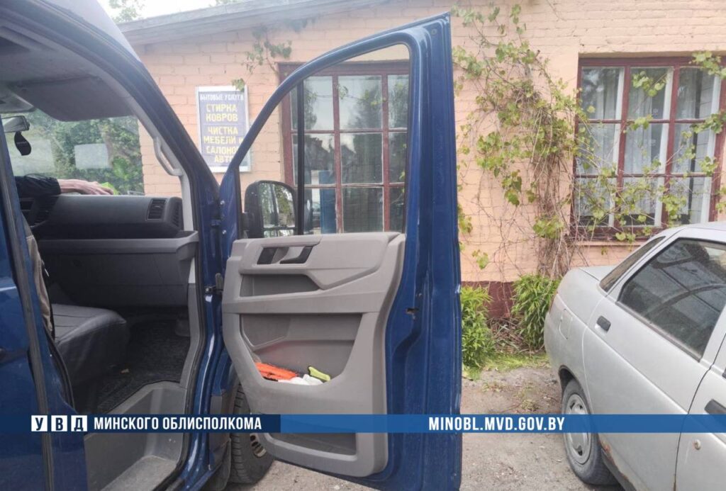 В Слуцком районе пассажир выпал из салона автомобиля