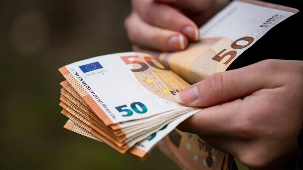 Годовая инфляция в Латвии выросла в апреле до 3,9%