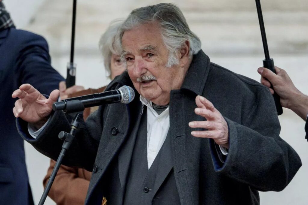 В возрасте 89 лет умер «самый бедный президент мира»