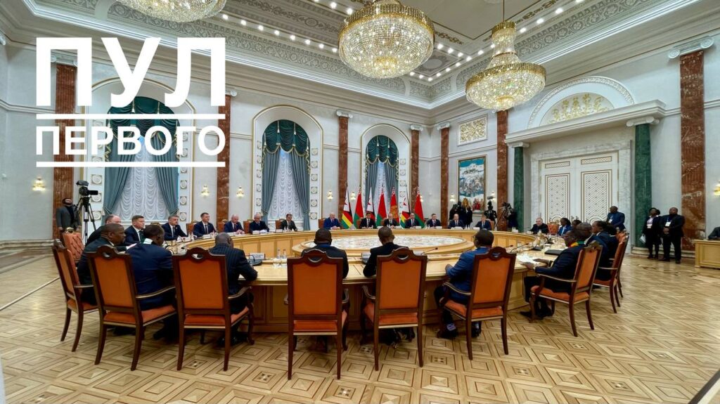 Лукашенко отметил результаты в сотрудничестве с Зимбабве