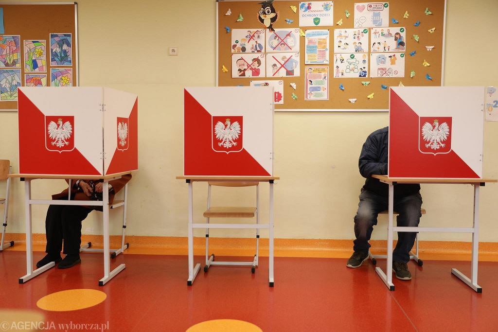 В Польше еще не завершились выборы, а Киев и Варшава уже обвинили Россию во вмешательстве