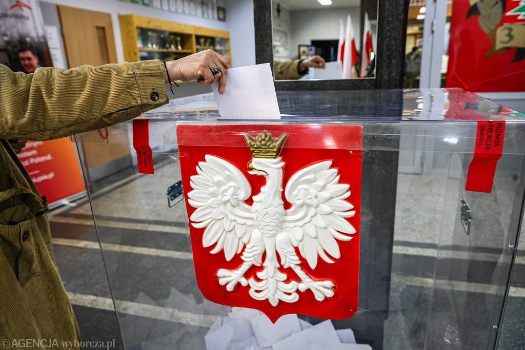 А нам все равно, пусть боимся мы волка и сову… Польские избиратели игнорируют законы