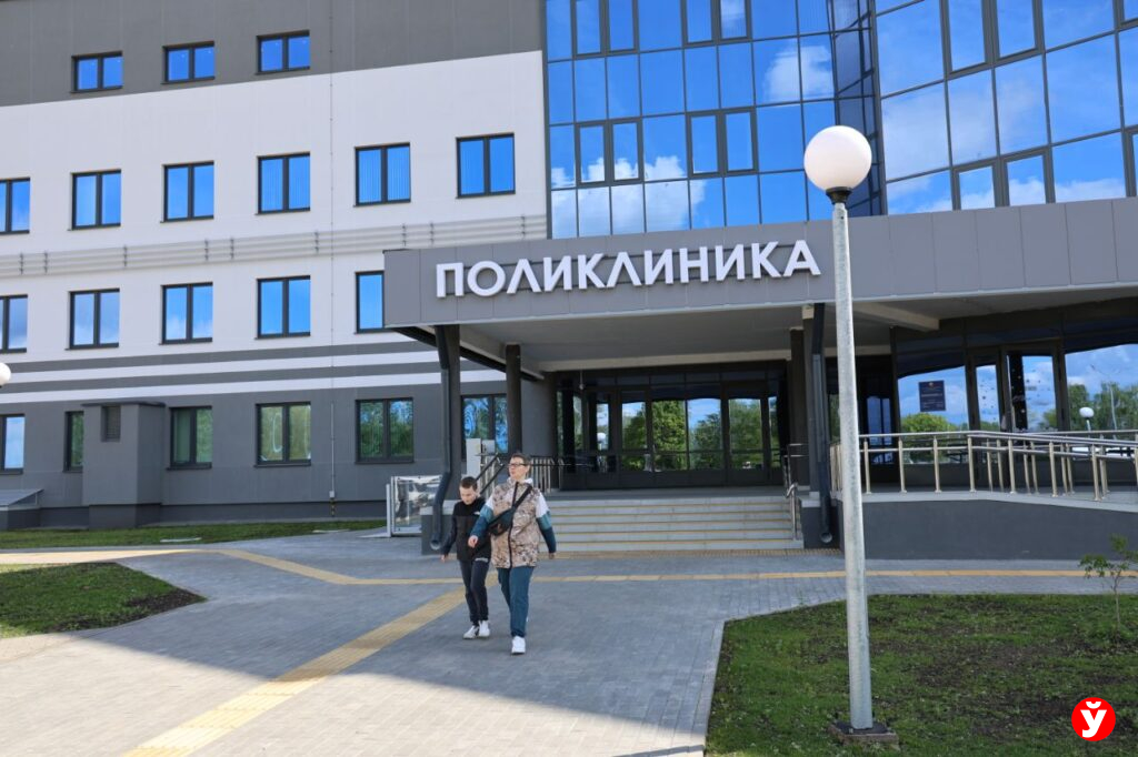 Жилье, инфраструктура — Петкевич на примере Смолевичей рассказала, как надо закреплять медиков