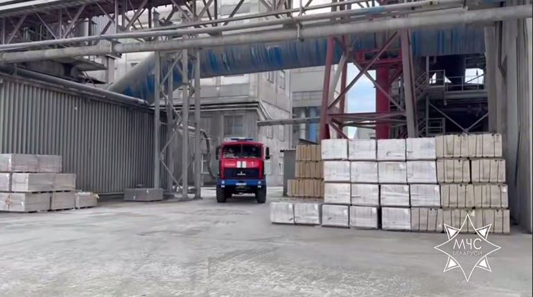 Пожар на цементном заводе в Костюковичах: горели кабели под печью