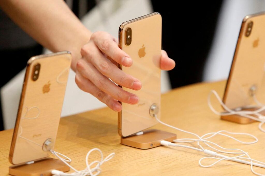 Разработчик ChatGPT выкупил стартап главного дизайнера iPhone