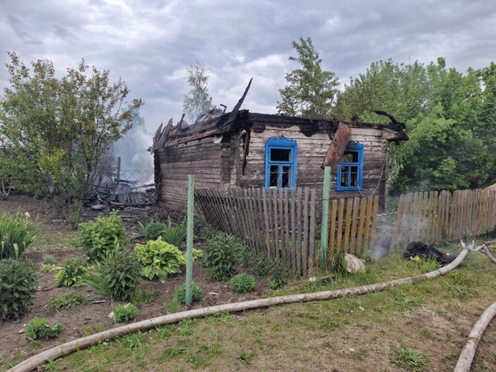 Подозреваемого в поджоге трех домов в Клецком районе нашли с ножевым ранением