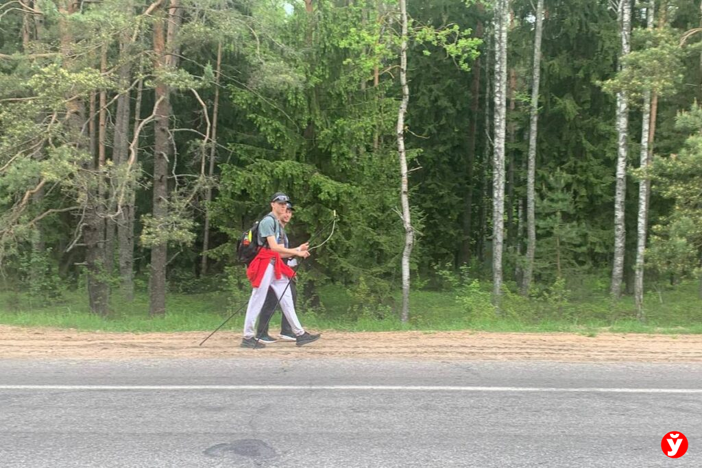 Белорусы поддерживают, подписчики растут, кг тают: блогеры, идущие в Москву, добрались до Крупок