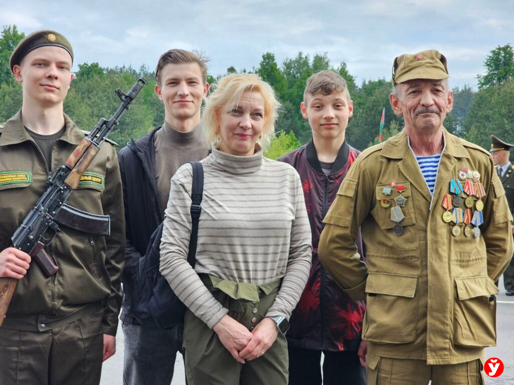 «Сына, не подведи!» Отец пришел в кителе с медалями и дал напутствие своему солдату