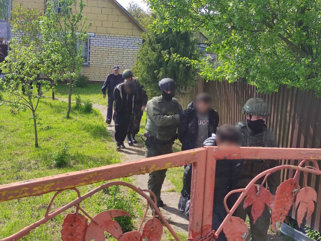 В Минском районе задержаны 19 нелегальных мигрантов