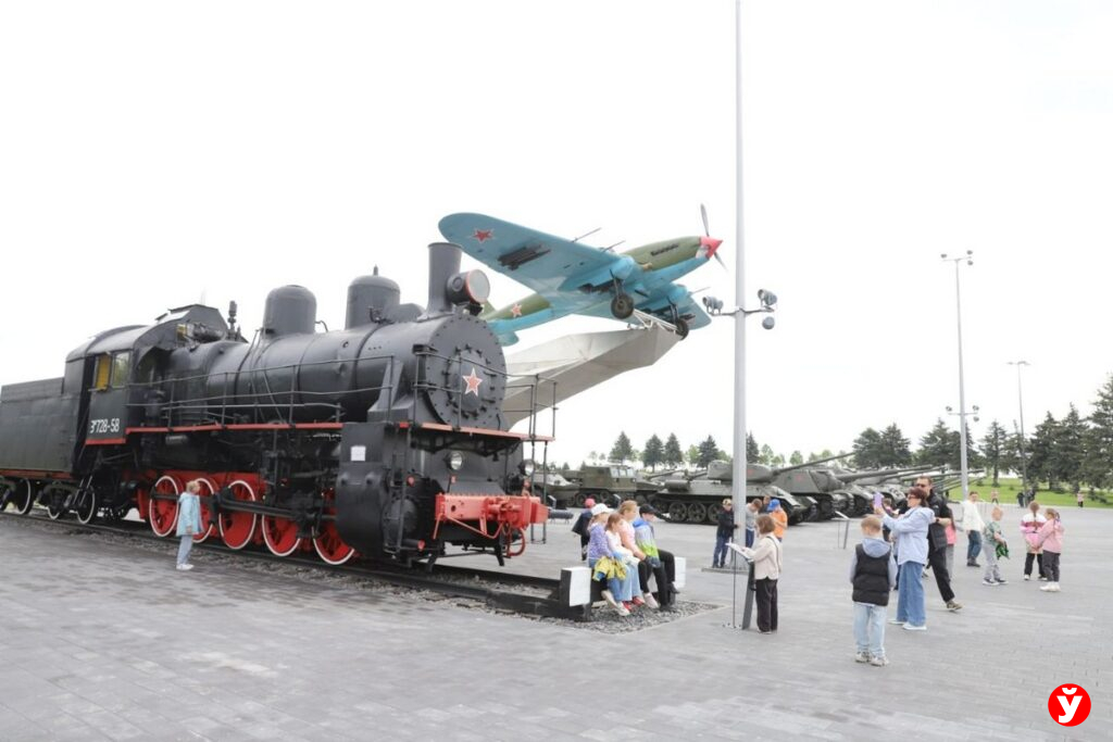 Минщина открыла пятый сезон выставок на Кургане Славы: чем удивляли гостей во второй день