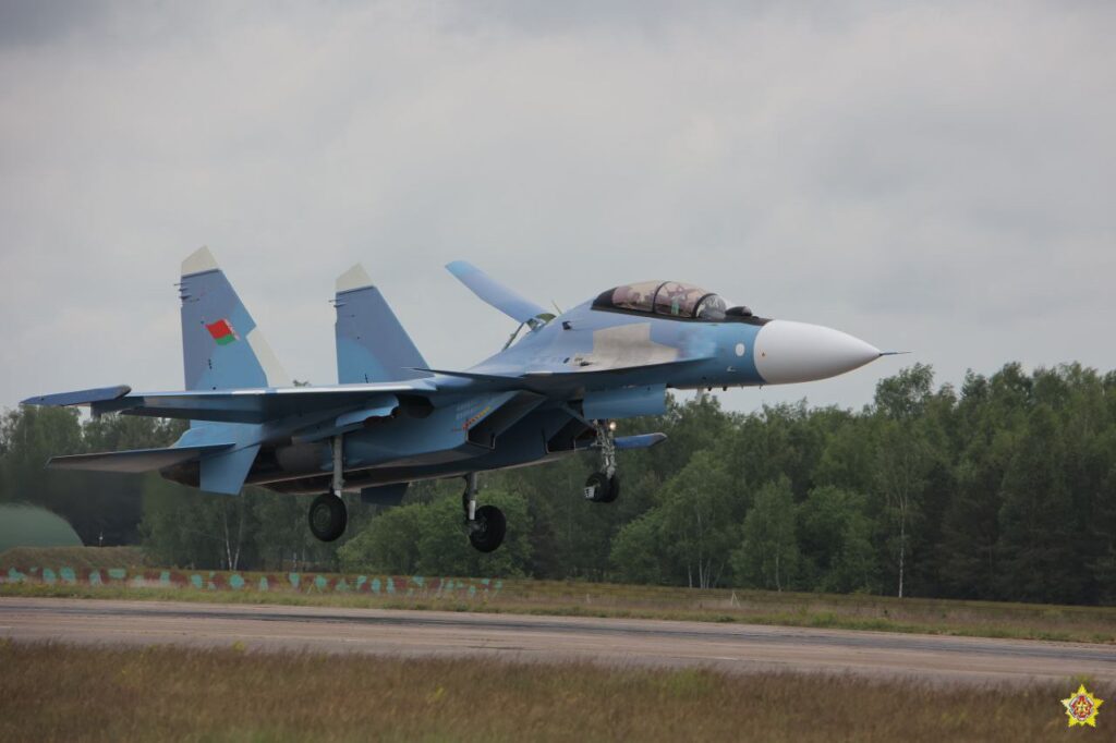 В Беларусь доставили партию самолетов Су-30СМ2