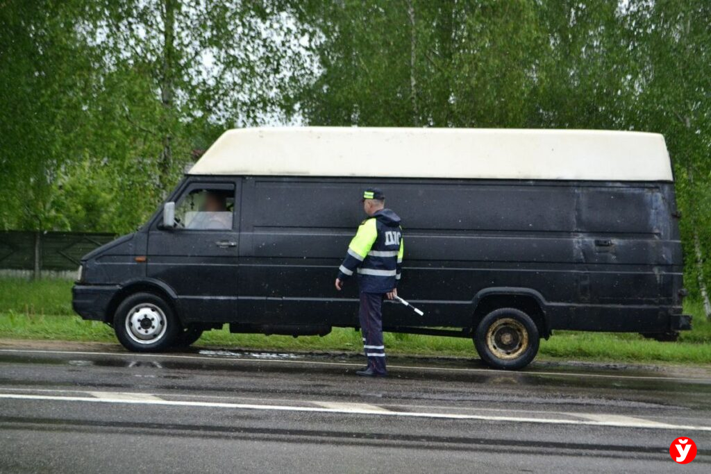 Сотрудники ГАИ изъяли 30 литров крашеного топлива во время рейда в Клецком районе