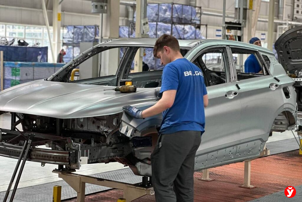 Молодежь на заводе «БЕЛДЖИ» провела тест-драйв новых авто