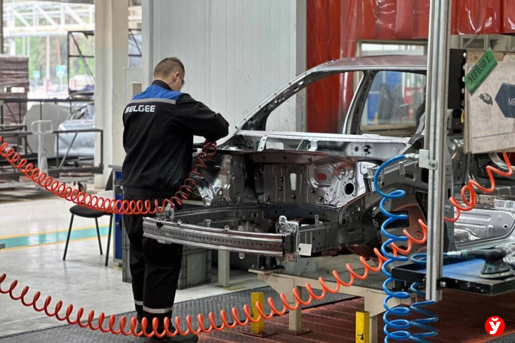 Молодежь на заводе «БЕЛДЖИ» провела тест-драйв новых авто