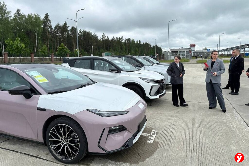 Молодежь на заводе «БЕЛДЖИ» провела тест-драйв новых авто