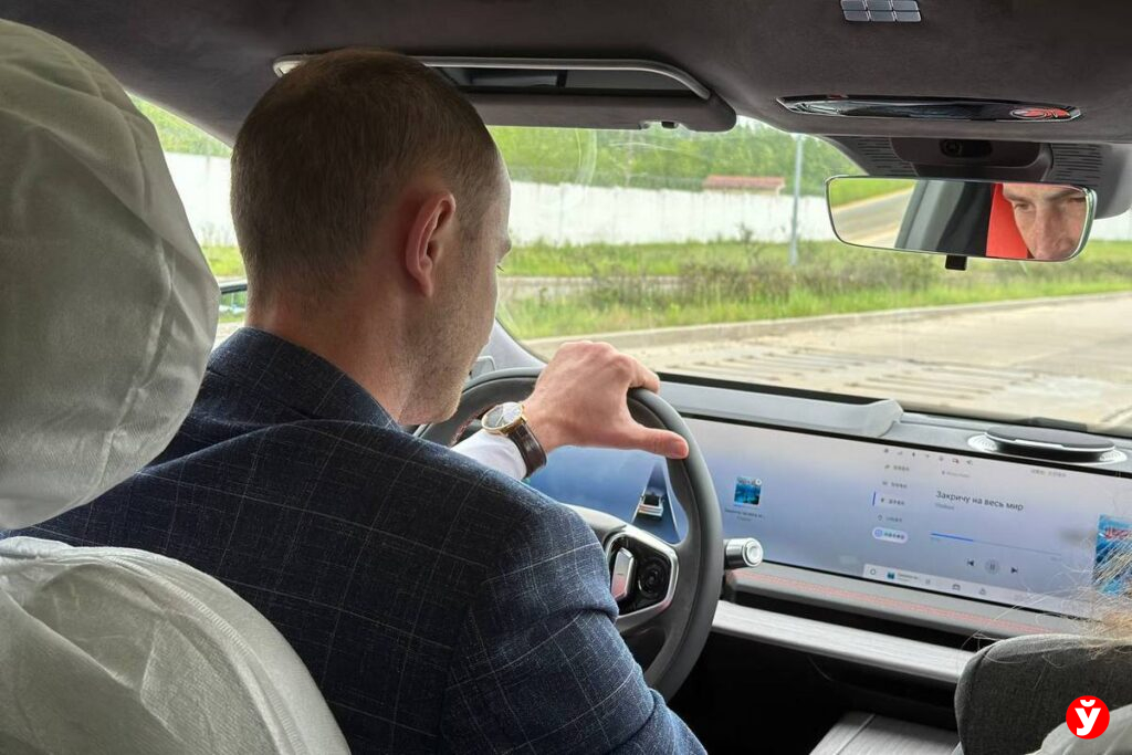 Молодежь на заводе «БЕЛДЖИ» провела тест-драйв новых авто