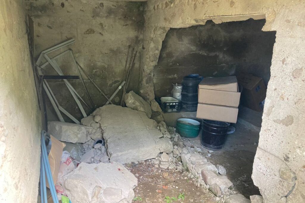 Пенсионерку госпитализировали после обрушения стены в Дзержинском районе