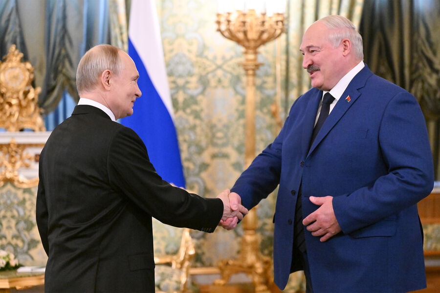 Путин в шутку поприветствовал Лукашенко одним английским словом