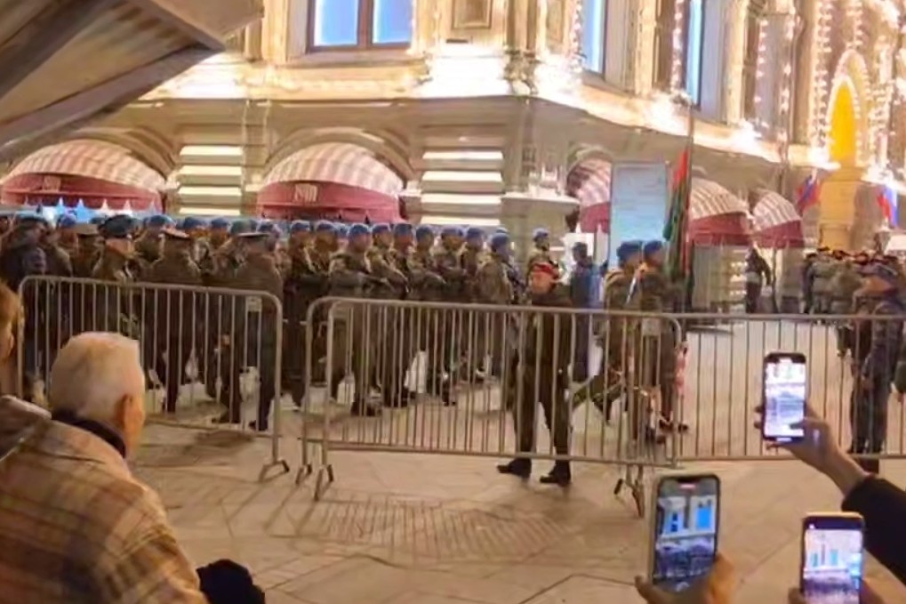 «Батька у нас крутой» звучит в Москве: видео с белорусскими военнослужащими стало вирусным