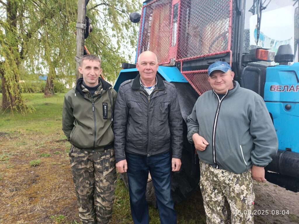 За рулем трактора 40 лет. Чем привлекает работников Стародорожское ПМС