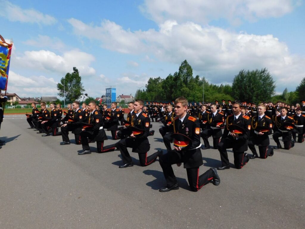 Минскому областному кадетскому училищу вручили телевизор на церемонии 14-го выпуска кадетов