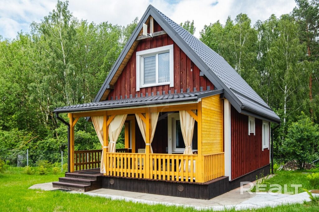 Дом с выходом в лес продают в Воложинском районе