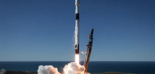 SpaceX успешно запустила ракету Falcon 9 с 27 спутниками Starlink с космодрома во Флориде