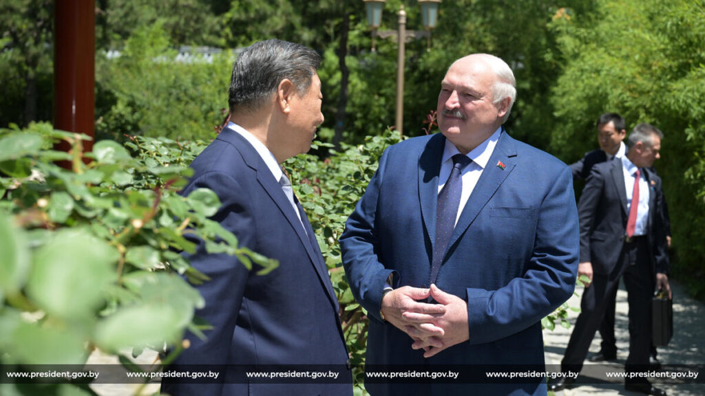 Лукашенко поздравил Си Цзиньпина с днем рождения и назвал Китай опорой глобальной стабильности