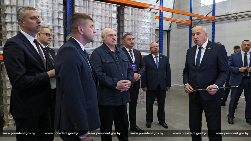 Лукашенко на «Беллакте» поддержал идею строительства второго завода детского питания