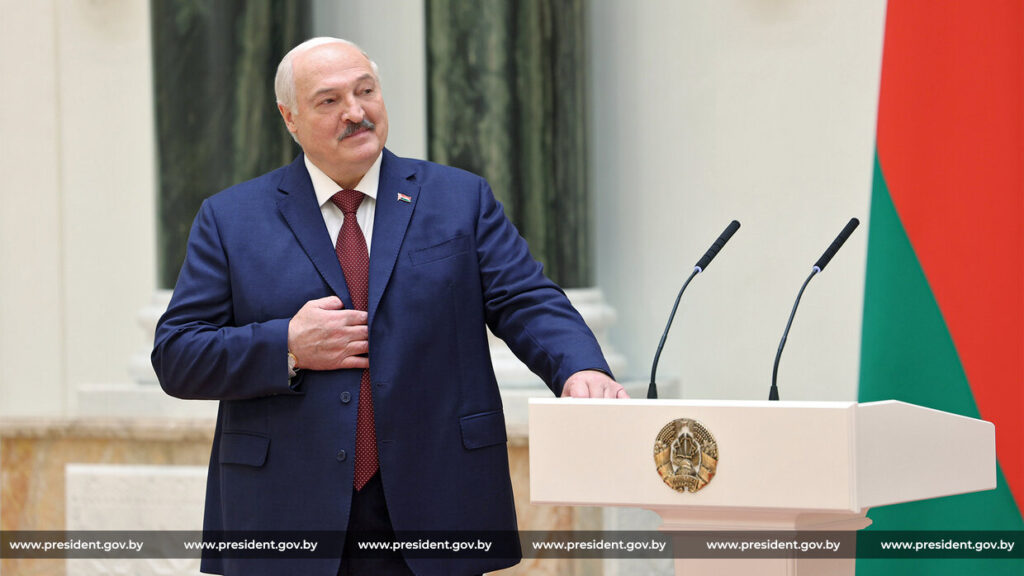 Азарёнок назвал Лукашенко белорусским Фиделем и рассказал, как Батька повторил путь Кастро